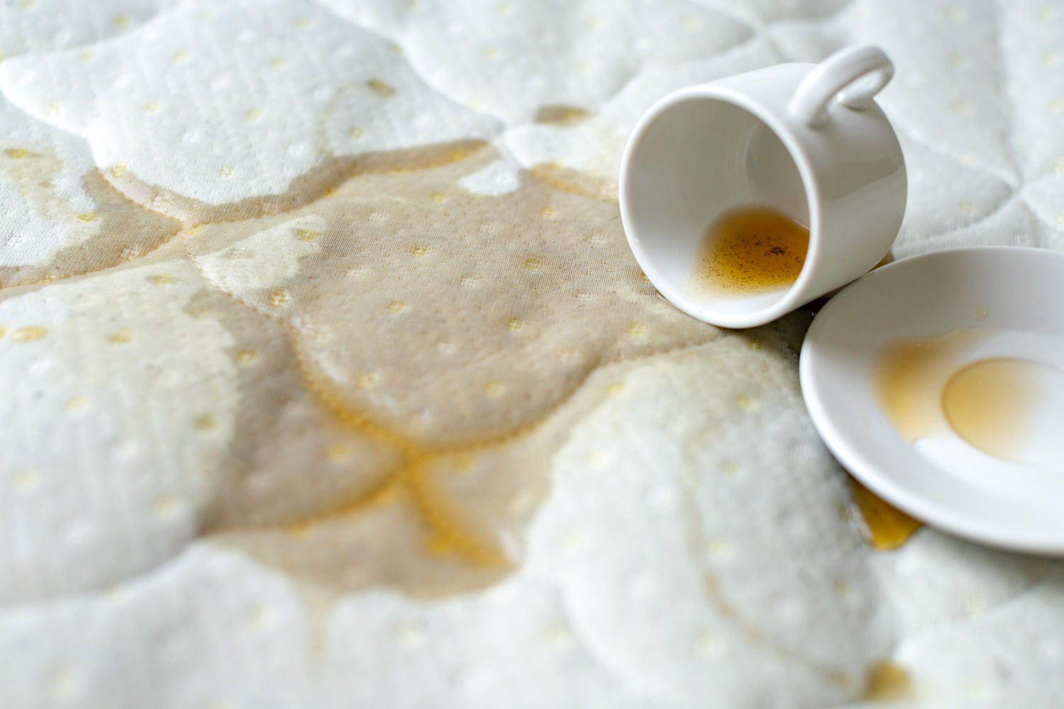 Jak usunąć żółte plamy z pościeli?